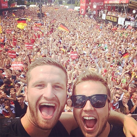 Shkodran Mustafi and Mario Gotze in front of German fans in Berlin