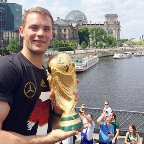 Manuel Neuer on top of the bus in Berlin