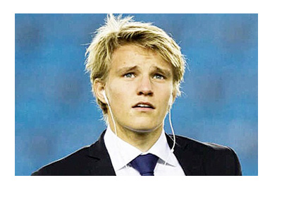 Martin Odegaard Photo - @martinio98 Instagram account - Suit, tie and listening to walkman