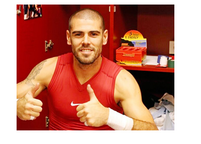 Victor Valdes - Thumbs Up - Return from Injury - Twitter photo