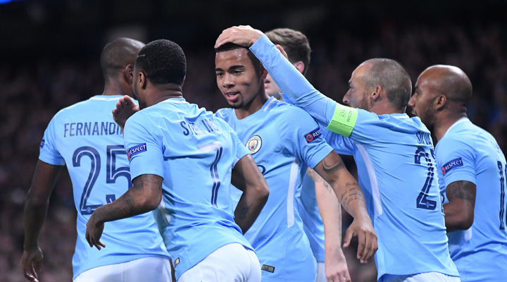 Manchester City players are celebrating a goal by Gabriel Jesus. The year is 2017. Season 17/18.