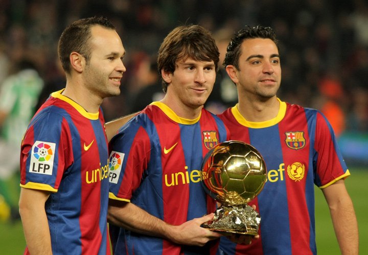 Ballon Dor in the hands of Messi, who is standing next to Xavi and Iniesta.  The good old Barcelona FC days.